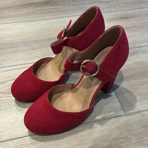 City classified red heels size 6